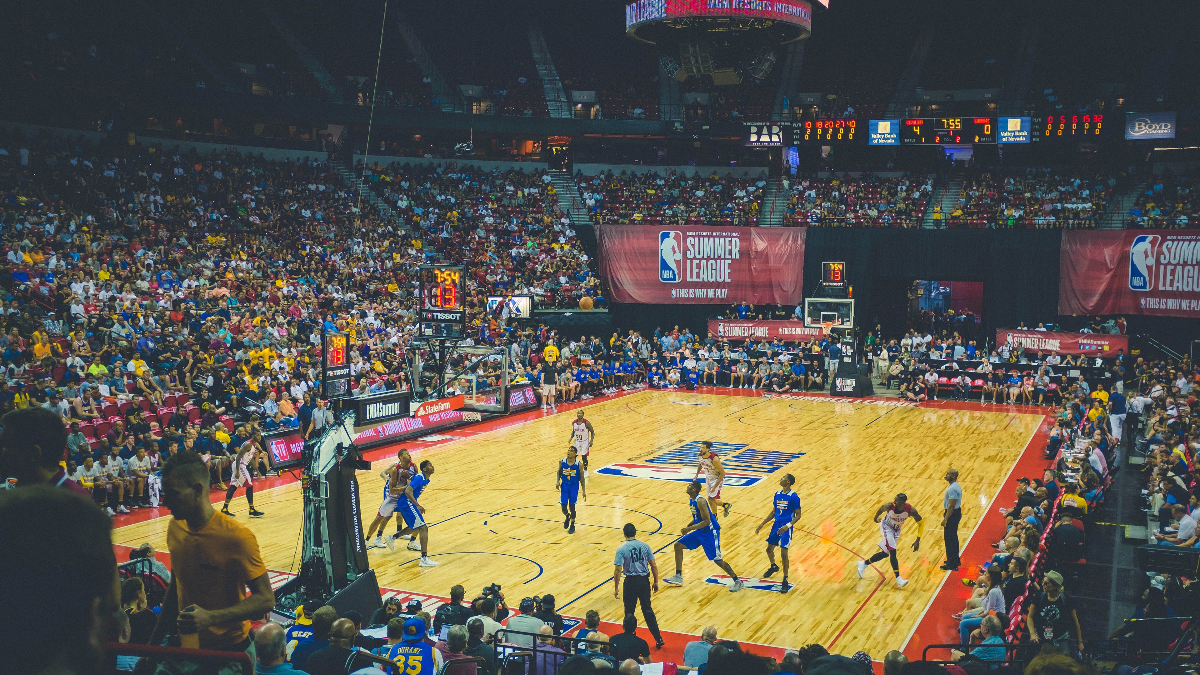 爱游戏ayx-西甲裁判团队引入语义干预机制减少VAR误判分歧，西甲主裁判名单