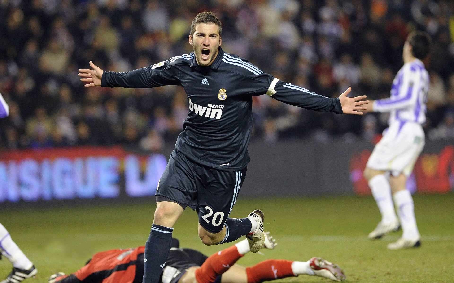 皇马边路快攻成为进攻主旋律,皇马右路